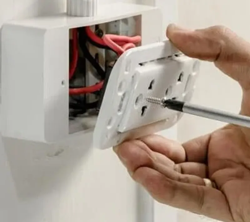 Instalación y Cambio de Tomacorrientes