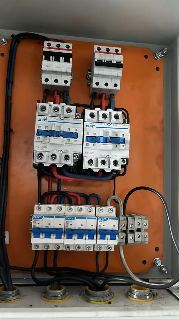 Mantenimiento de tablero eléctrico industrial en Arequipa